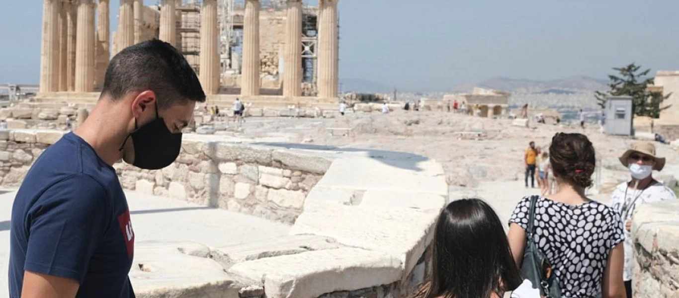 Τουρισμός: «Το 2023 θα έχουμε τα έσοδα του 2019» λένε οι ξενοδόχοι - «Μαύρα μαντάτα» για την ελληνική οικονομία